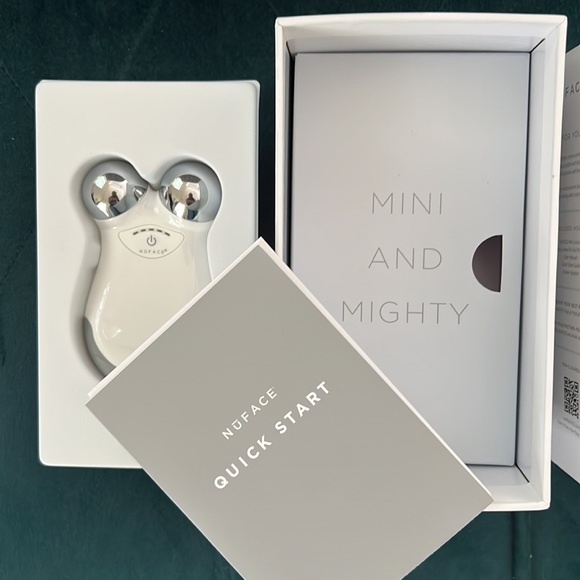 NūFACE Mini Face Tone and Lift - Picture 3 of 4